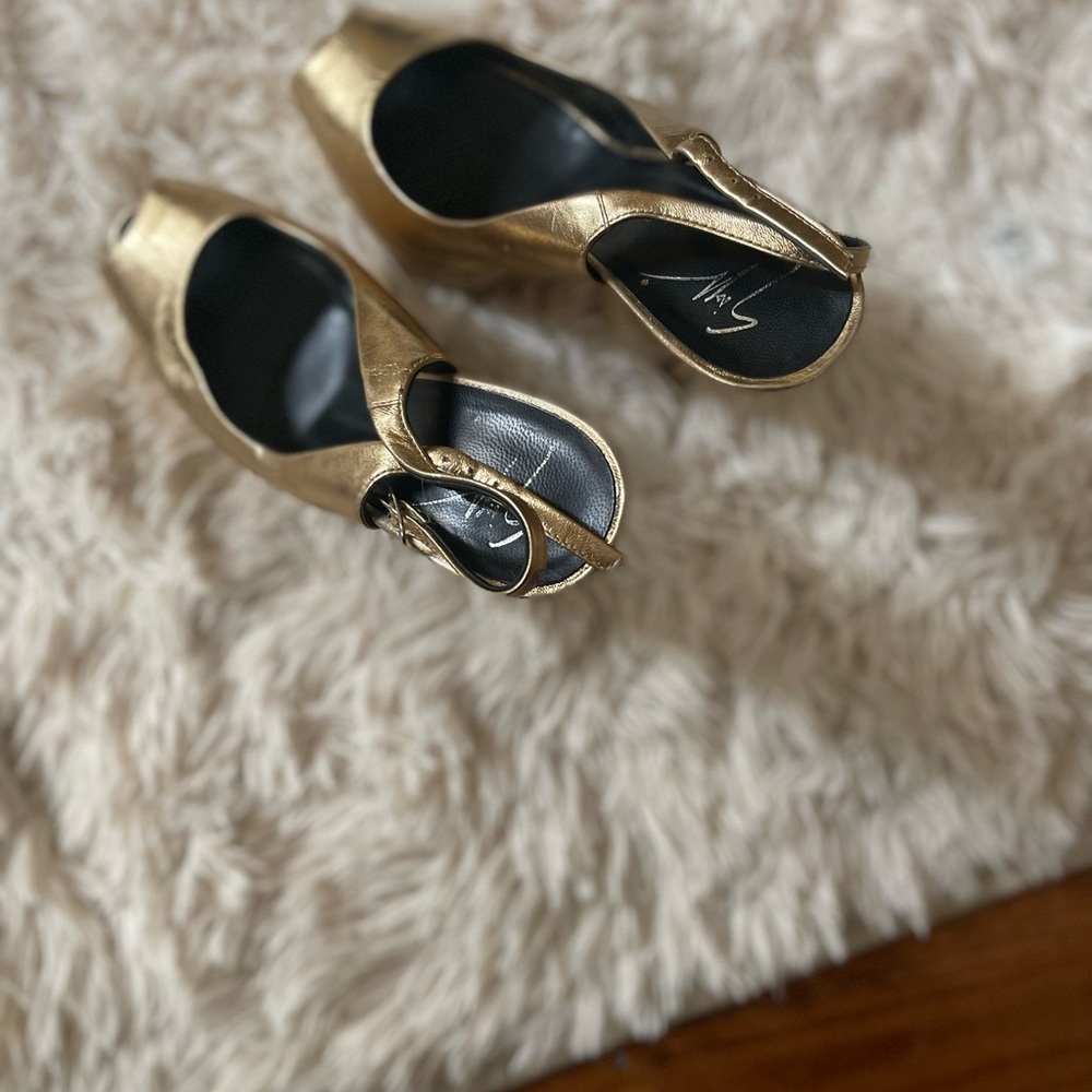 Giuseppe Zanotti shoe size 7.5
